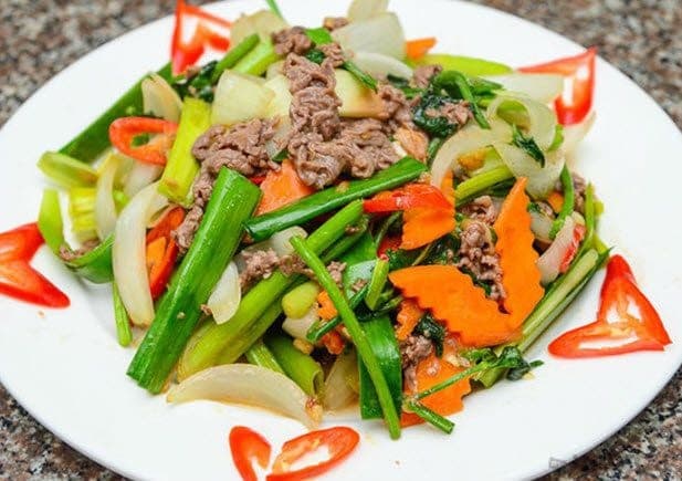 Trâu / bò xào cần tỏi